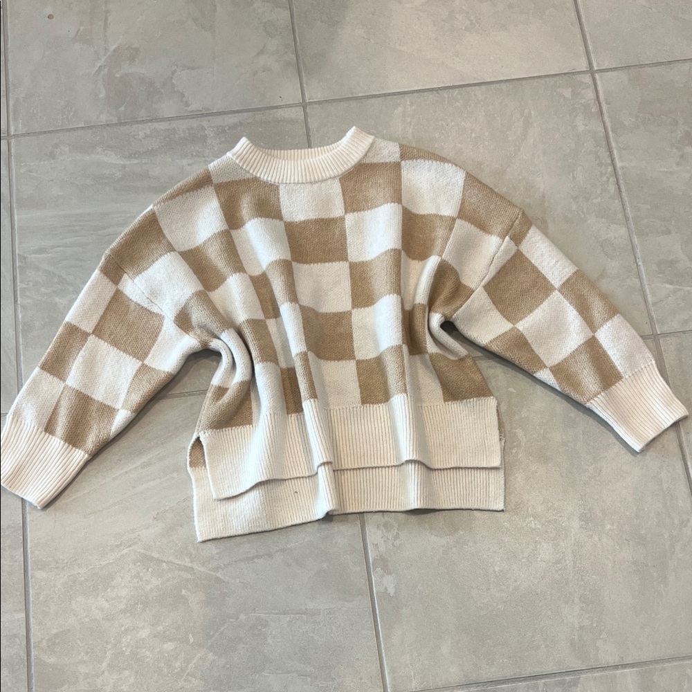 moon & madison Beige and White Checkered Sweater